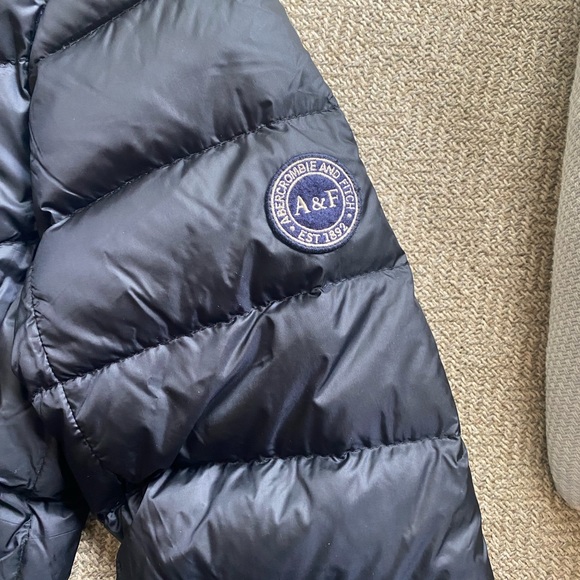 Abercrombie & Fitch Black puffer jacket. - Picture 3 of 4